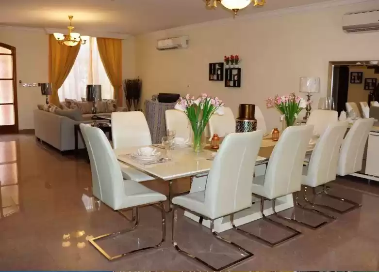 Résidentiel Propriété prête 4 + femme de chambre S / F Villa à Compound  a louer au Al-Sadd , Doha #9423 - 1  image 